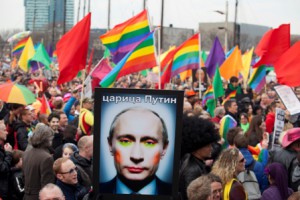 Russia-detains-gay-activists-at-kissing-protest 2013